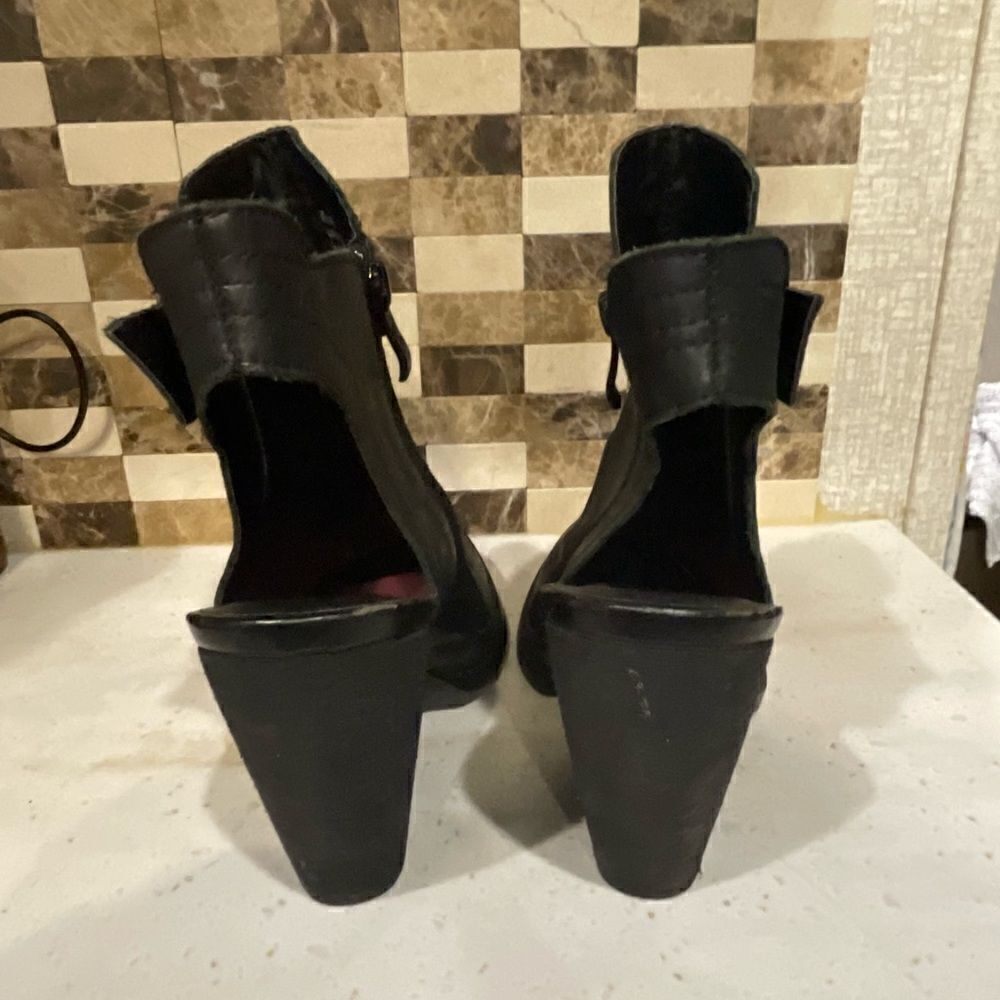 Very Volatile Shoes  - Picture 3 of 6
